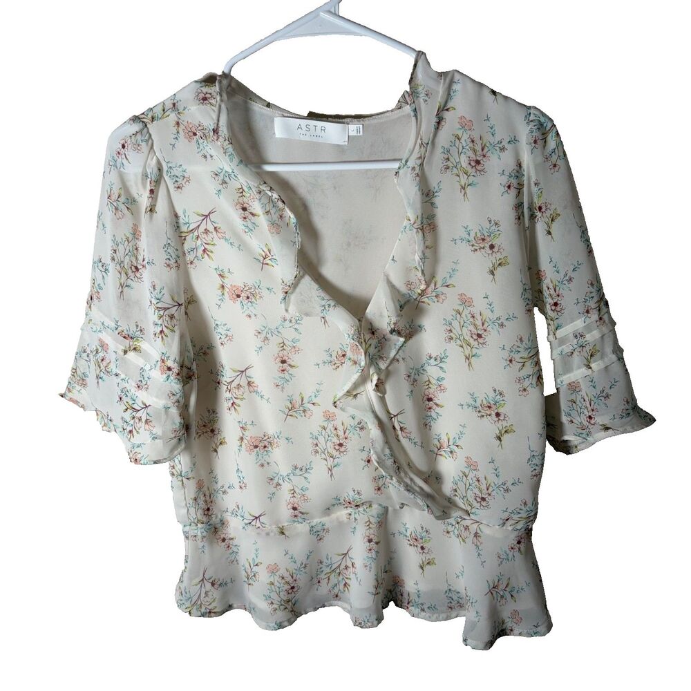 ASTR The Label Blouse Women's Large Ruffle Floral Short Sleeve Flutter Top